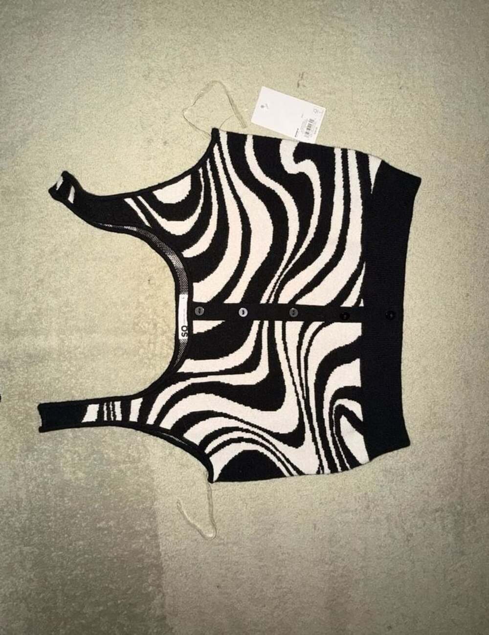 SO Cropped Swirl Sweater Tank Size L Black White Button Front
